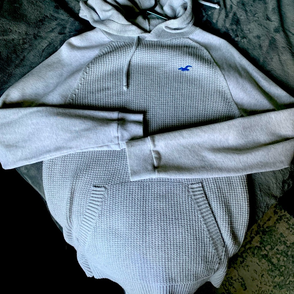 Hollister Pull-Over Sweater